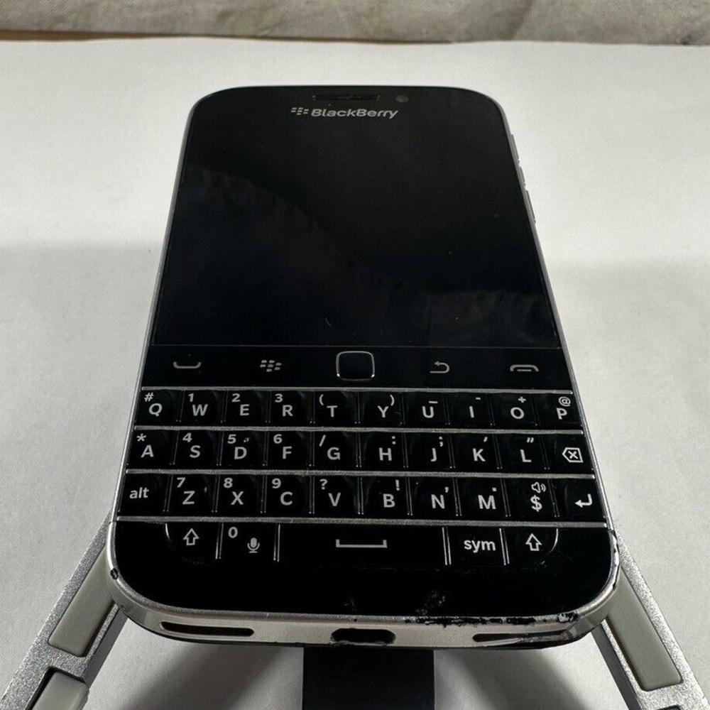 BlackBerry Classic Smartphone (Rogers/Fido)